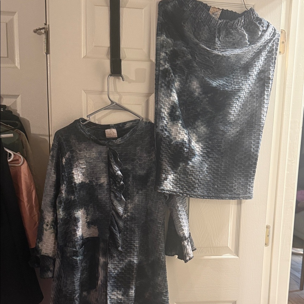 Ruffled Waistband Skirt in Charcoal Gray